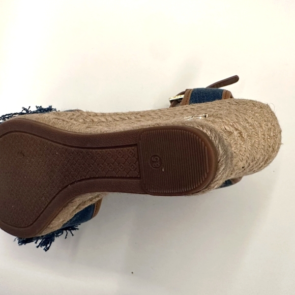 Shoes - Picture 4 of 5